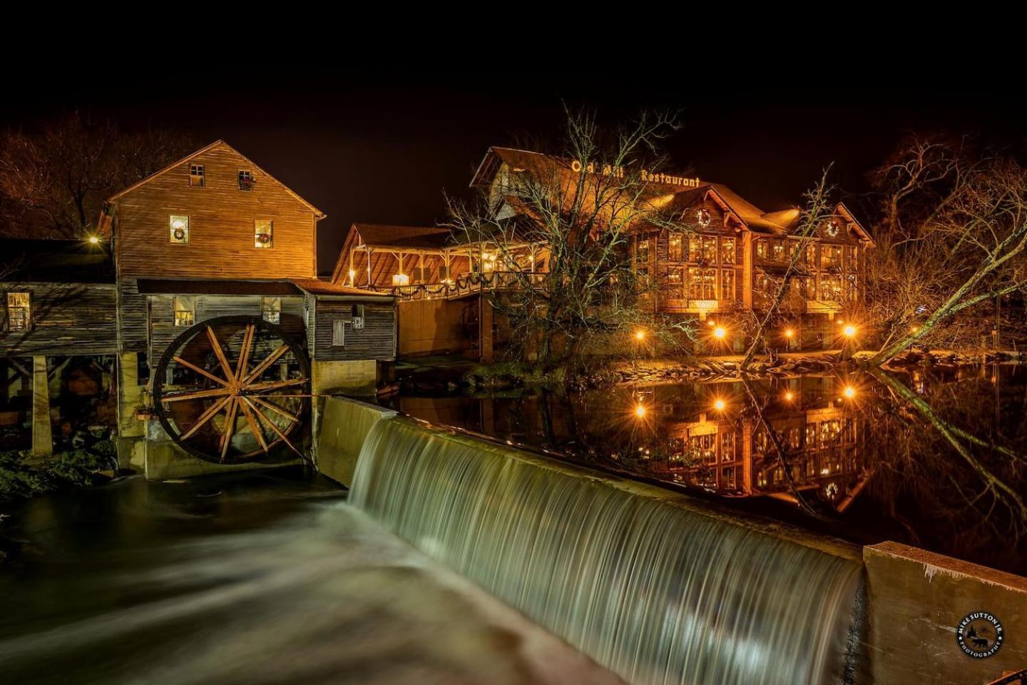 Views I Mins To Dollywood I Hot Tub I Pool Table Villa Sevierville Bagian luar foto