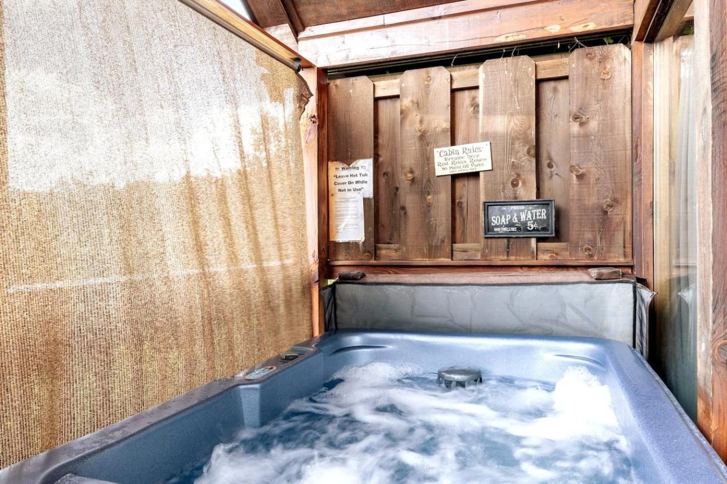 Views I Mins To Dollywood I Hot Tub I Pool Table Villa Sevierville Bagian luar foto