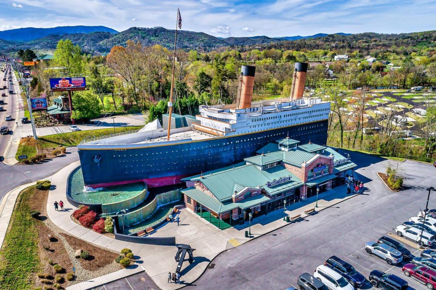 Views I Mins To Dollywood I Hot Tub I Pool Table Villa Sevierville Bagian luar foto