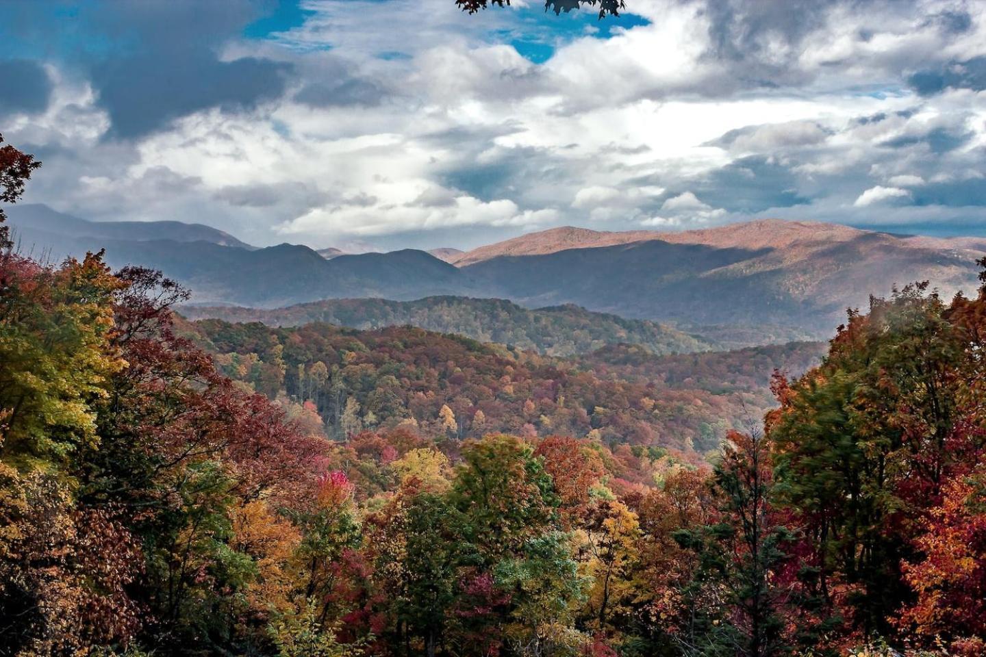 Views I Mins To Dollywood I Hot Tub I Pool Table Villa Sevierville Bagian luar foto