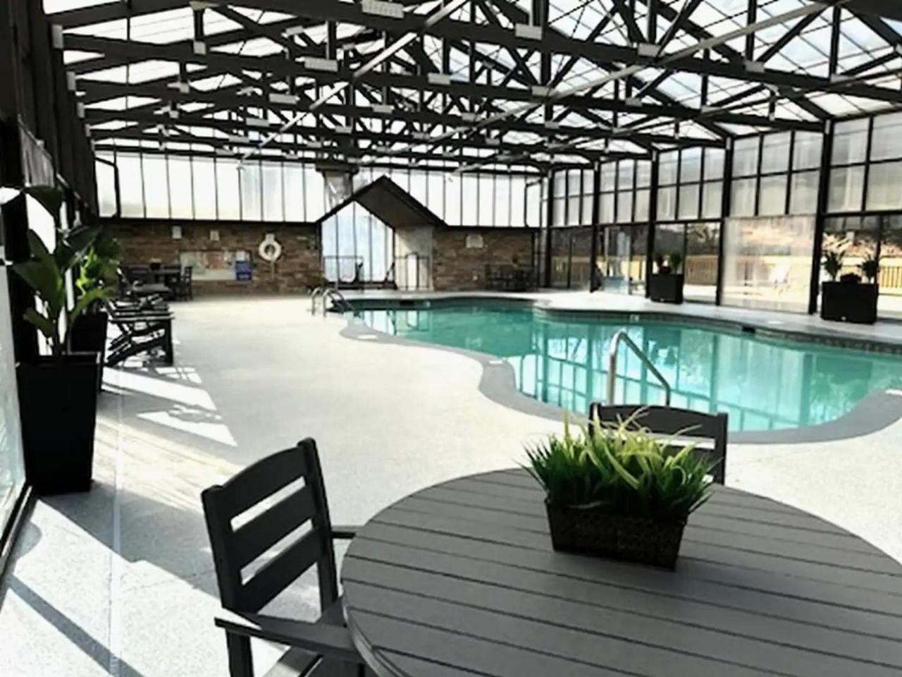 Views I Mins To Dollywood I Hot Tub I Pool Table Villa Sevierville Bagian luar foto