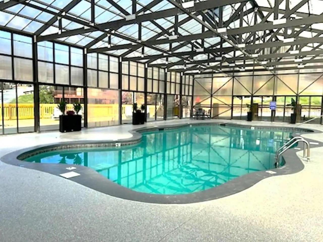 Views I Mins To Dollywood I Hot Tub I Pool Table Villa Sevierville Bagian luar foto
